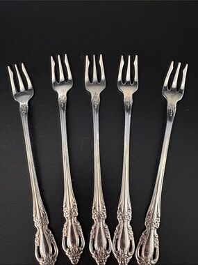 Oneida  Raphael cocktail or seafood fork set